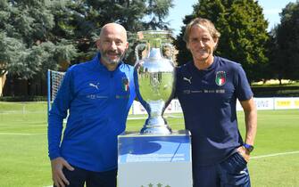 FLORENCE, ITALY - SEPTEMBER 03: Head coach Italy Roberto Mancini and Chief Delegation of Italy Team Gianluca Vialli pose for the official photo with their EURO2020 Cup winnings at Centro Tecnico Federale di Coverciano on September 03, 2021 in Florence, Italy. (Photo by Claudio Villa/Getty Images)