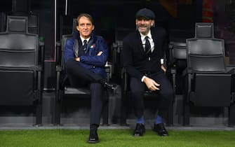 MILAN, ITALY - OCTOBER 06: Head coach of Italy Roberto Mancini and Gianluca Vialli look on before the UEFA Nations League 2021 Semi-final match between Italy and Spain at Giuseppe Meazza Stadium on October 06, 2021 in Milan, Italy. (Photo by Claudio Villa/Getty Images)