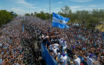 Mondiali, l'Argentina è a casa: Messi e compagni sommersi dalla folla