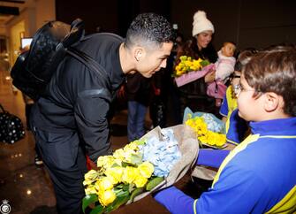 epa10387294 A handout photo made available by the Saudi Al-Nassr Club on 03 January 2023 shows Portuguese soccer player Cristiano Ronaldo is welcomed upon arrival in Riyadh, Saudi Arabia, 02 January 2023. Cristiano Ronaldo will be presented at Mrsool Park stadium on 03 January after he signed for Al-Nassr club untill 2025.  HANDOUT EDITORIAL USE ONLY/NO SALES