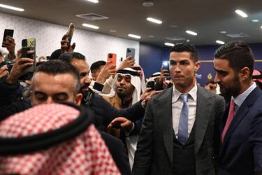 epa10387411 Portuguese soccer player Cristiano Ronaldo arrives for a press conference at Mrsool Park stadium, in Riyadh, Saudi Arabia, 03 January 2023. Cristiano Ronaldo will be presented at Mrsool Park stadium on 03 January after he signed a contract for Al-Nassr FC untill 2025.  EPA/STR