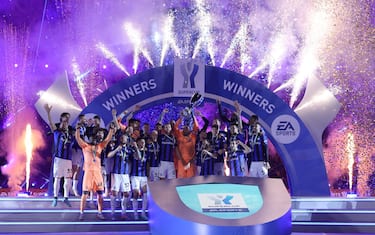 Inter Milan's players lift the trophy to celebrate winning the Italian SuperCup football match between AC Milan and Inter Milan, at the King Fahd International Stadium in Riyadh on January 18, 2023. (Photo by Giuseppe CACACE / AFP) (Photo by GIUSEPPE CACACE/AFP via Getty Images)