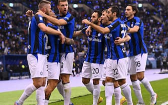 RIYADH, SAUDI ARABIA - JANUARY 18: Federico Dimarco of FC Internazionale celebrates with teammates after scoring their team's first goal during EA Sports Supercup match between AC Milan and FC Internazionale at King Fahd International Stadium on January 18, 2023 in Riyadh, Saudi Arabia. (Photo by Mattia Ozbot - Inter/Inter via Getty Images)