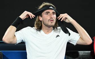 epa10437841 Stefanos Tsitsipas of Greece adjusts his headscarf during the men s singles final against Novak Djokovic of Serbia at the 2023 Australian Open tennis tournament in Melbourne, Australia, 29 January 2023.  EPA/JAMES ROSS AUSTRALIA AND NEW ZEALAND OUT