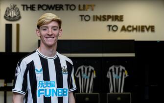 NEWCASTLE UPON TYNE, ENGLAND - JANUARY 28: Anthony Gordon poses for photos in the dressing room wearing the home kit after signing at St.James' Park on January 28, 2023 in Newcastle upon Tyne, England. (Photo by Serena Taylor/Newcastle United via Getty Images)