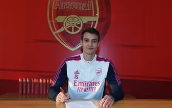 ST ALBANS, ENGLAND - JANUARY 23: Arsenal unveil new signing Jakub Kiwior at London Colney on January 23, 2023 in St Albans, England. (Photo by Stuart MacFarlane/Arsenal FC via Getty Images)