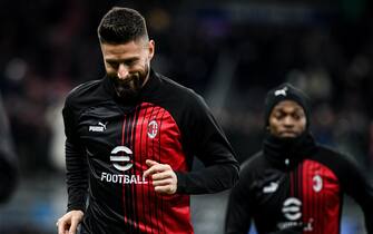MILAN, ITALY - FEBRUARY 5: Olivier Giroud of AC Milan warms up ahead of the Serie A football match between FC Internazionale and AC Milan at San Siro Stadium in Milan, Italy on February 5, 2023. (Photo by Piero Cruciatti/Anadolu Agency via Getty Images)