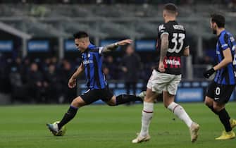 MILAN, ITALY - FEBRUARY 05: Lautaro Martinez of FC Internazionale in action, kicks the ball during the Serie A match between FC Internazionale and AC MIlan at Stadio Giuseppe Meazza on February 05, 2023 in Milan, Italy. (Photo by Emilio Andreoli - Inter/Inter via Getty Images)