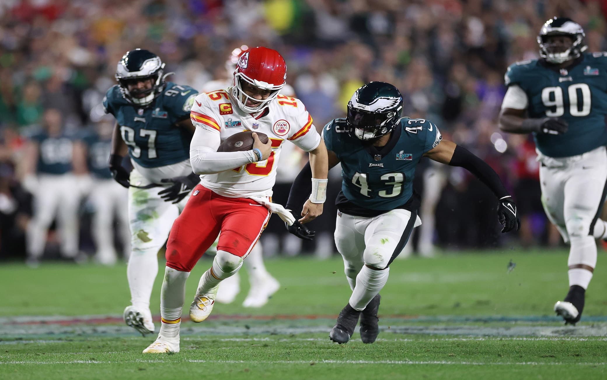 epa10464418 Kansas City Chiefs quarterback Patrick Mahomes (L) scrambles for a first down against the Philadelphia Eagles in the fourth quarter of Super Bowl LVII between the AFC champion Kansas City Chiefs and the NFC champion Philadelphia Eagles at State Farm Stadium in Glendale, Arizona, 12 February 2023. The annual Super Bowl is the Championship game of the NFL between the AFC Champion and the NFC Champion and has been held every year since January of 1967.  EPA/CAROLINE BREHMAN