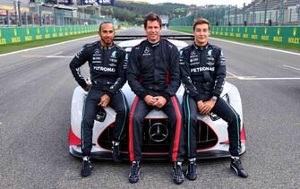 Toto Wolff insieme a George Russel e Lewis Hamilton
