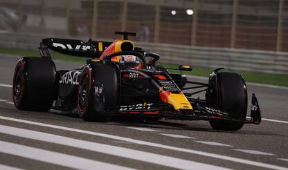 F1 in Bahrain, a Verstappen la pole. Terza la Ferrari di Leclerc VIDEO
