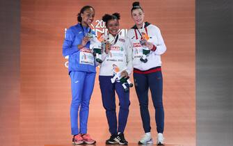epa10505511 First placed Jazmin Sawyers of Britain (C), second placed Larissa Iapichino of Italy and third placed Ivana Vuleta of Serbia (R) celebrate on the podium during the medal ceremony for the Long Jump Women at the European Athletics Indoor Championships in Istanbul, Turkey, 05 March 2023.  EPA/Erdem Sahin