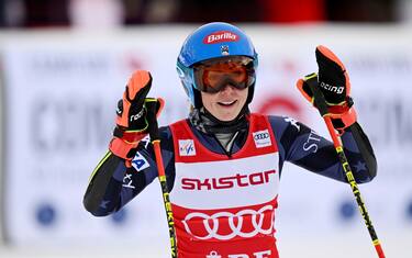 epa10513538 Mikaela Shiffrin of the USA reacts in the finish area after the second run of the women's Giant Slalom race at the FIS Alpine Skiing World Cup in Are, Sweden, 10 March 2023.  EPA/Pontus Lundahl  SWEDEN OUT
