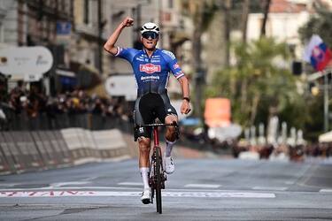 Team Alpecin's Mathieu van der Poel celebrates as he crosses the finish line to win the Milan - Sanremo one-day classic cycling race, on March 18, 2023. (Photo by Marco BERTORELLO / AFP) (Photo by MARCO BERTORELLO/AFP via Getty Images)