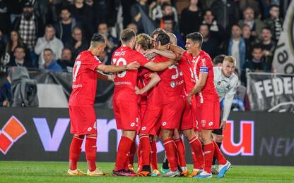 Serie A, il Lecce batte l'Udinese 1-0. Spezia-Monza 0-2. VIDEO