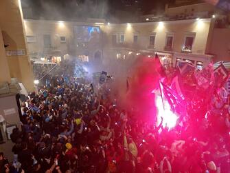 SSC Napoli s supporters celebrate the victory of the Italian Serie A Championship (Scudetto) at the end of the match against Udinese Calcio in Capri Island, Italy, 04 May 2023.
ANSA/GIUSEPPE CATUOGNO