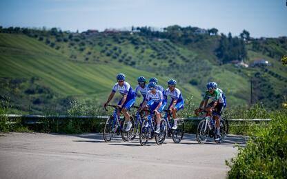 Giro d'Italia 2023, prima tappa e maglia rosa a Remco Evenepoel