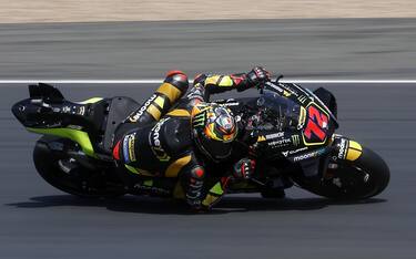 epa10627163 Italian rider Marco Bezzecchi of Mooney VR46 Racing Team in action during the MotoGP race at the French Motorcycling Grand Prix in Le Mans, France, 14 May 2023.  EPA/YOAN VALAT