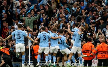 epa10634972 Bernardo Silva of Manchester City (2-R) celebrates with his teammates after scoring the 1-0 goal during the UEFA Champions League semi-finals, 2nd leg soccer match between Manchester City and Real Madrid in Manchester, Britain, 17 May 2023.  EPA/ADAM VAUGHAN