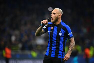 MILAN, ITALY - MAY 16: Federico Dimarco of FC Internazionale celebrates after winning the UEFA Champions League semi final leg 2 football match between FC Internazionale and AC Milan at San Siro stadium in Milan, Italy on May 16, 2023. (Photo by Piero Cruciatti/Anadolu Agency via Getty Images)