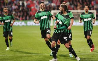 Sassuolo's  Domenico Berardi jubilates with his teammates after scoring the goal during the Italian Serie A soccer match US Sassuolo vs AC Monza at Mapei Stadium in Reggio Emilia, Italy, 19 May 2023. ANSA /SERENA CAMPANINI