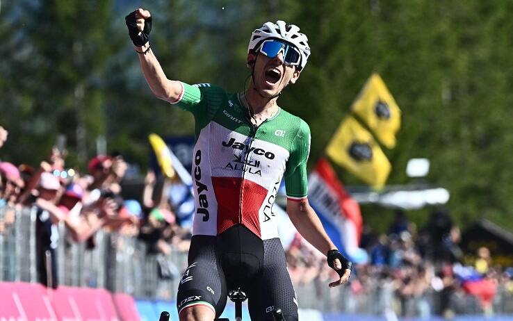 Italian rider Filippo Zana of Team Jayco Alula celebrates after crossing the finish line and winning the eighteenth stage of the 2023 Giro d'Italia cycling race over 161 km from Oderzo to Val di Zoldo, Italy, 25 May 2023. ANSA/LUCA
