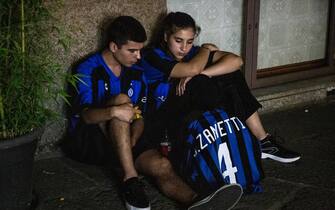 FC Inter s supporters shows their dejection at the end of the UEFA Champions League Final soccer match Manchester City FC vs FC Inter (that was played at the Ataturk Olympic stadium in Istanbul, Turkey), in Milan, Italy, 10 June 2023. 
ANSA/DAVIDE CANELLA
(tifosi / delusione / sconfitta)