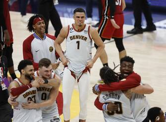 epa10687808 Denver Nuggets forward Michael Porter Jr. (C) and his teammates celebrate following the Nuggets win over the Miami Heat to win the NBA championship at Ball Arena in Denver, Colorado, USA, 12 June 2023.  EPA/JOHN G. MABANGLO  SHUTTERSTOCK OUT