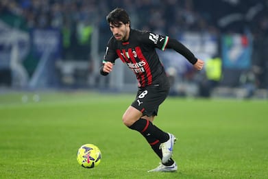 Sandro Tonali lascia il Milan per il Newcastle: ora è ufficiale