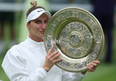Sorpresa Vondrousova, è la nuova regina di Wimbledon