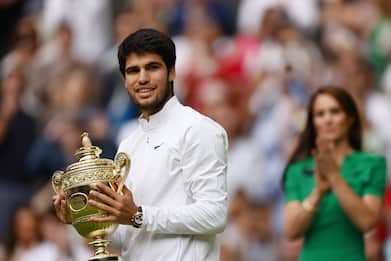 Wimbledon, Alcaraz batte Djokovic ed è il nuovo campione