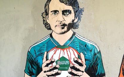Mancini e bin Salman, murale con pallone insanguinato a San Siro. FOTO