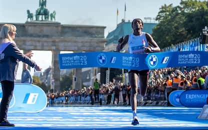 Maratona Berlino, etiope Assefa migliora di 2' record mondo donne
