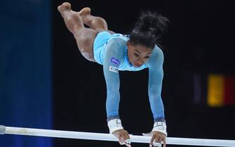 epa10894316 Simone Biles of the US performs during the Uneven Bars competition qualifications of the Artistic Gymnastics World Championships in Antwerp, Belgium, 01 October 2023.  EPA/OLIVIER MATTHYS