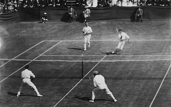 The British Isles versus Australasia in the International Lawn Tennis Challenge (Davis Cup) finals at the Albert Ground in Melbourne, Australia, 30th November 1912. Clockwise from bottom right: Alfred Dunlop and Norman Brookes of Australasia, James Parke and Alfred Beamish of the British Isles. (Photo by Paul Thompson/FPG/Archive Photos/Getty Images)