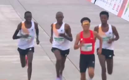 Mezza maratona di Pechino, indagine sulla vittoria del campione cinese