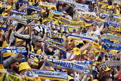 Calcio, il Parma pareggia 1-1 a Bari ed è promosso in Serie A