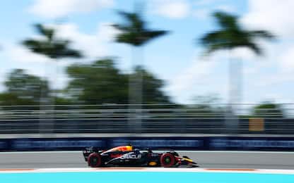 F1, Verstappen vince la pole a Miami. Poi Leclerc e Sainz