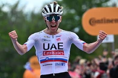Giro 2024, Pogacar vince la 2^ tappa ed è in maglia rosa: classifica