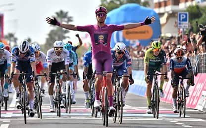 Giro d'Italia, Milan vince l’11^ tappa, Pogacar resta in maglia rosa
