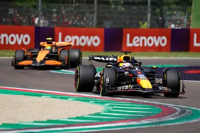F1, Verstappen vince il Gp di Imola davanti a Norris e Leclerc