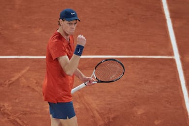 Roland Garros: Moutet battuto, Sinner approda ai quarti