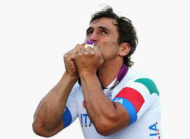 LONGFIELD, ENGLAND - SEPTEMBER 07:  Alessandro Zanardi of Italy celebrates with his gold medal after winning the Men's Individual H4 Road Race on day 9 of the London 2012 Paralympic Games at Brands Hatch on September 7, 2012 in Longfield, England.  (Photo by Bryn Lennon/Getty Images)