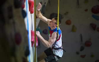 Ludovico Fossali durante una gara di arrampicata sportiva