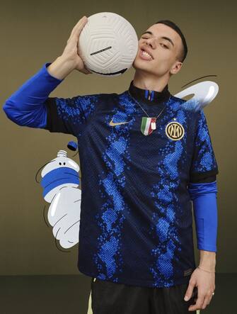 La nuova maglia home dell'Inter per la stagione 2021-2022
