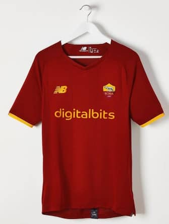 La maglia per la stagione 2021-2022 della Roma