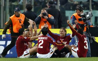 ROME, ITALY:  AS Roma's captain Francesco Totti (2nd R) celebrates with teammates at the end of AS Roma vs Juventus Serie A soccer match at the Olympic stadium in Rome, 08 February 2004. AS Roma won the match 4-0.   AFP PHOTO/ Paolo COCCO  (Photo credit should read PAOLO COCCO/AFP via Getty Images)