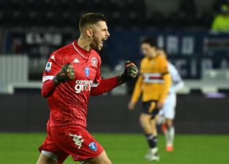 Empoli's goalkeeper Guglielmo Vicario celebrate after the victory of the Italian serie A soccer match Empoli FC vs UC Sampdoria at Carlo Castellani Stadium in Empoli, Italy, 16 January 2023
ANSA/CLAUDIO GIOVANNINI