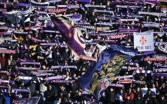 Tifosi della Fiorentina allo stadio Artemio Franchi