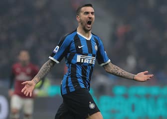 MILAN, ITALY - FEBRUARY 09:  Matias Vecino of FC Internazionale celebrates his goal during the Serie A match between FC Internazionale and AC Milan at Stadio Giuseppe Meazza on February 9, 2020 in Milan, Italy.  (Photo by Emilio Andreoli/Getty Images)
